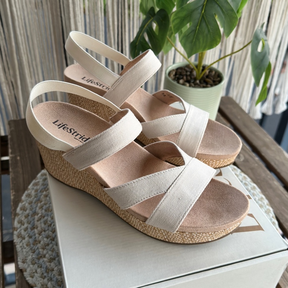 Lifestride Women's Cream Wedges